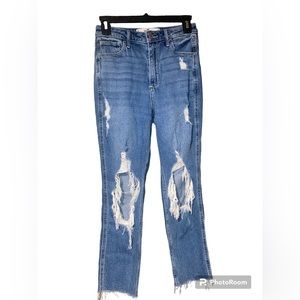 Hollister Curvy High Rise Distressed Mom Jean’s Sz. 1 Short